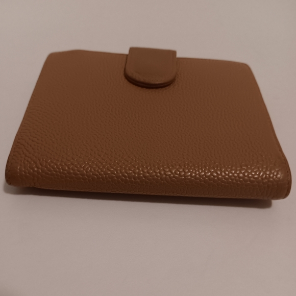 Chanel wallet used, preloved, has wear its dirty, worn and not new see photos - Picture 5 of 10